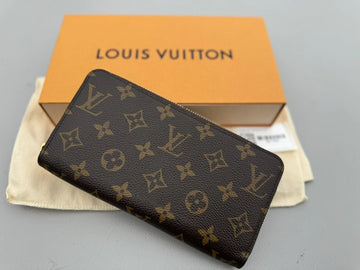 Louis Vuitton Monogram Canvas Zippy Wallet Fuchsia M41895